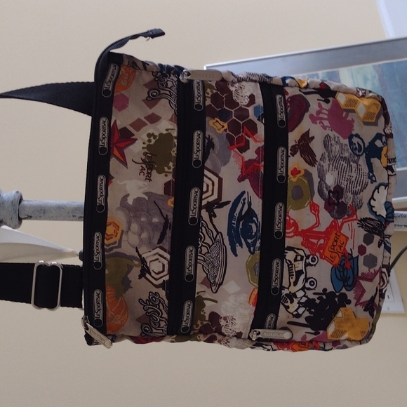 LeSportsac cross body purse - Picture 1 of 4